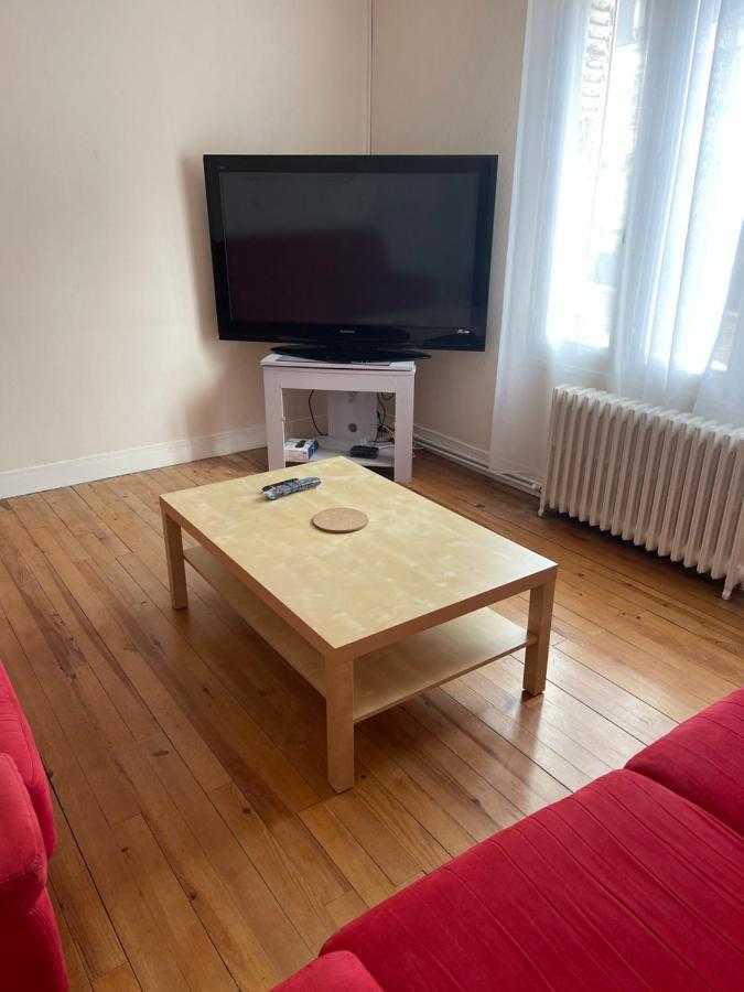 Erliz Apartment Noyon Bagian luar foto