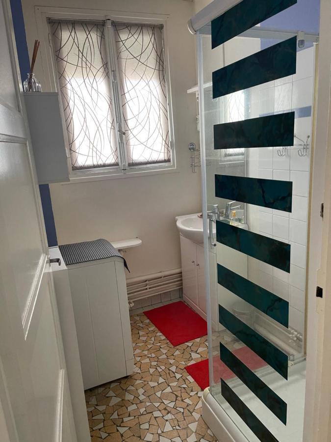 Erliz Apartment Noyon Bagian luar foto