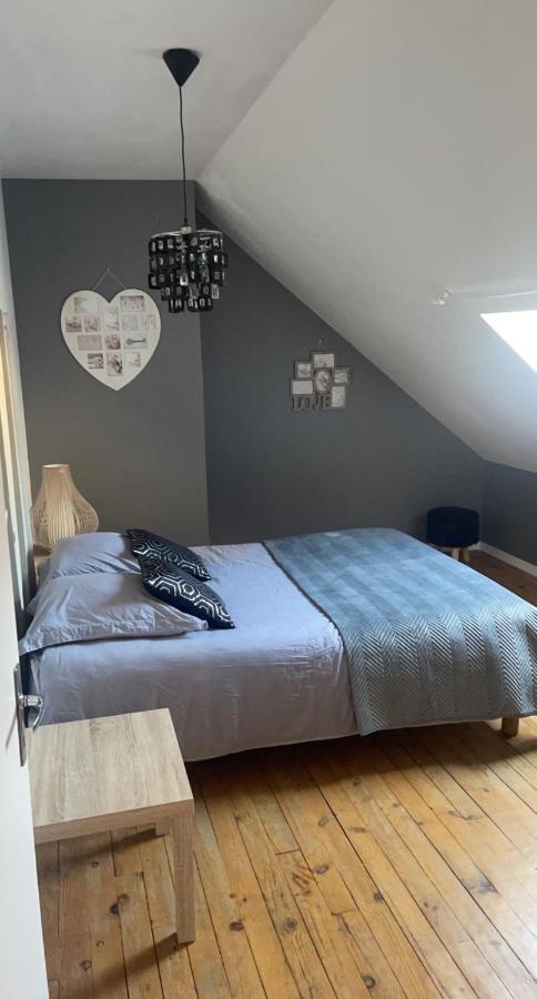Erliz Apartment Noyon Bagian luar foto